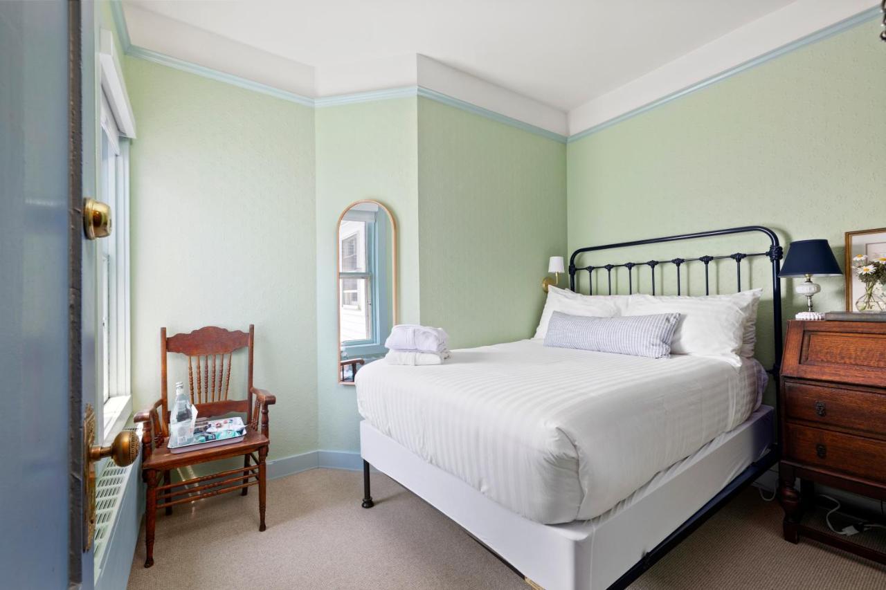 Atlantic Inn Нью-Шорхэм Экстерьер фото